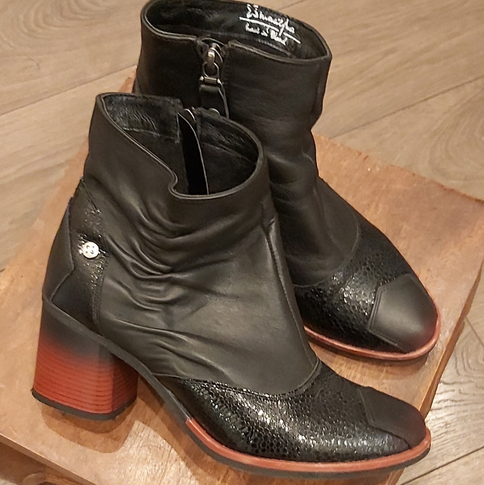 Maciejka block heel booties